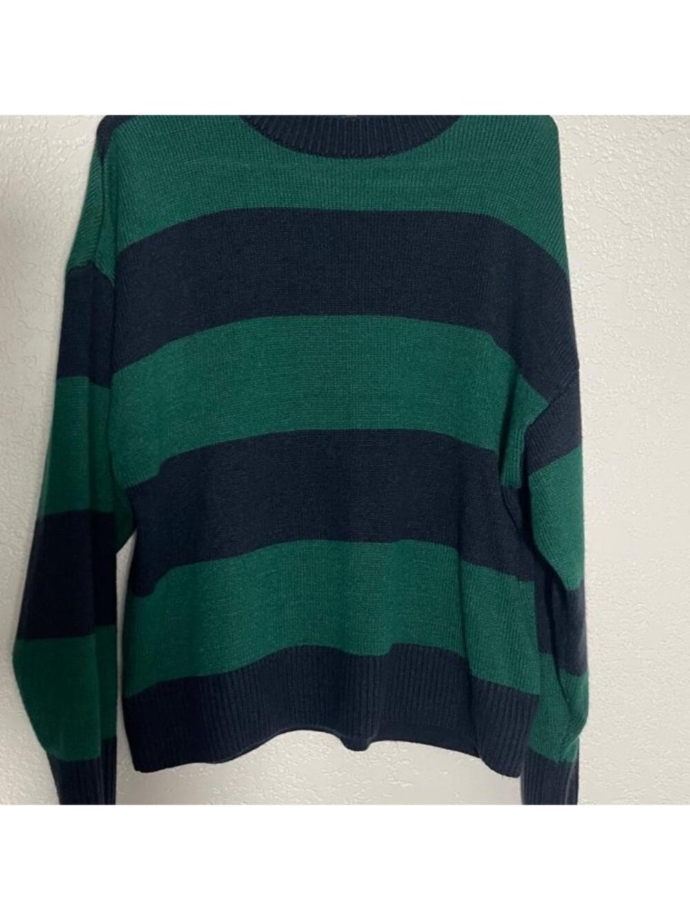 H&M green and navy striped sweater in a S #stripes #preppy